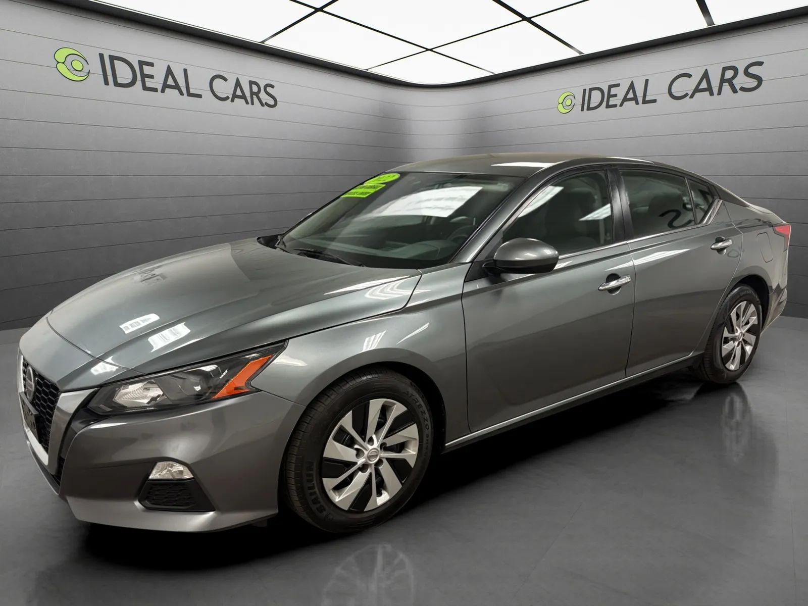 Gray 2022 Nissan Altima Sedan Front-Wheel Drive Automatic