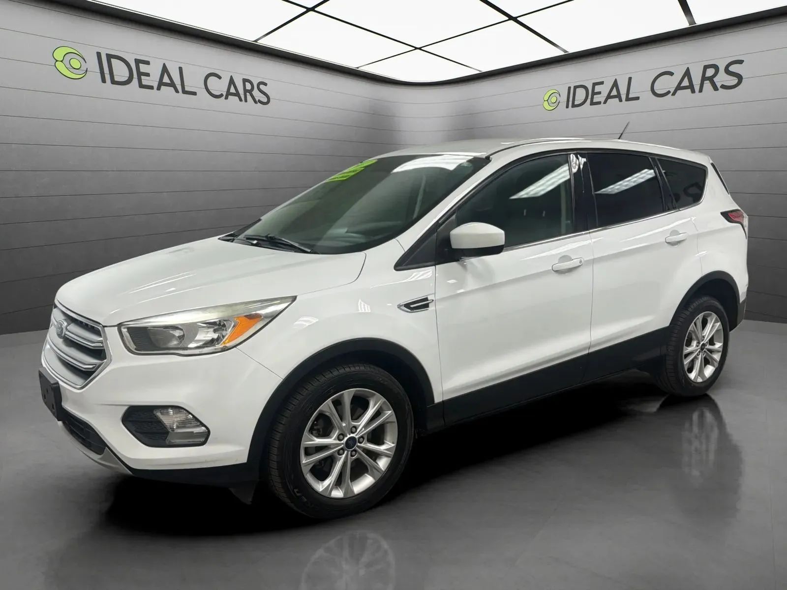 White 2017 Ford Escape SUV / Crossover Front-Wheel Drive 6-Speed Automatic