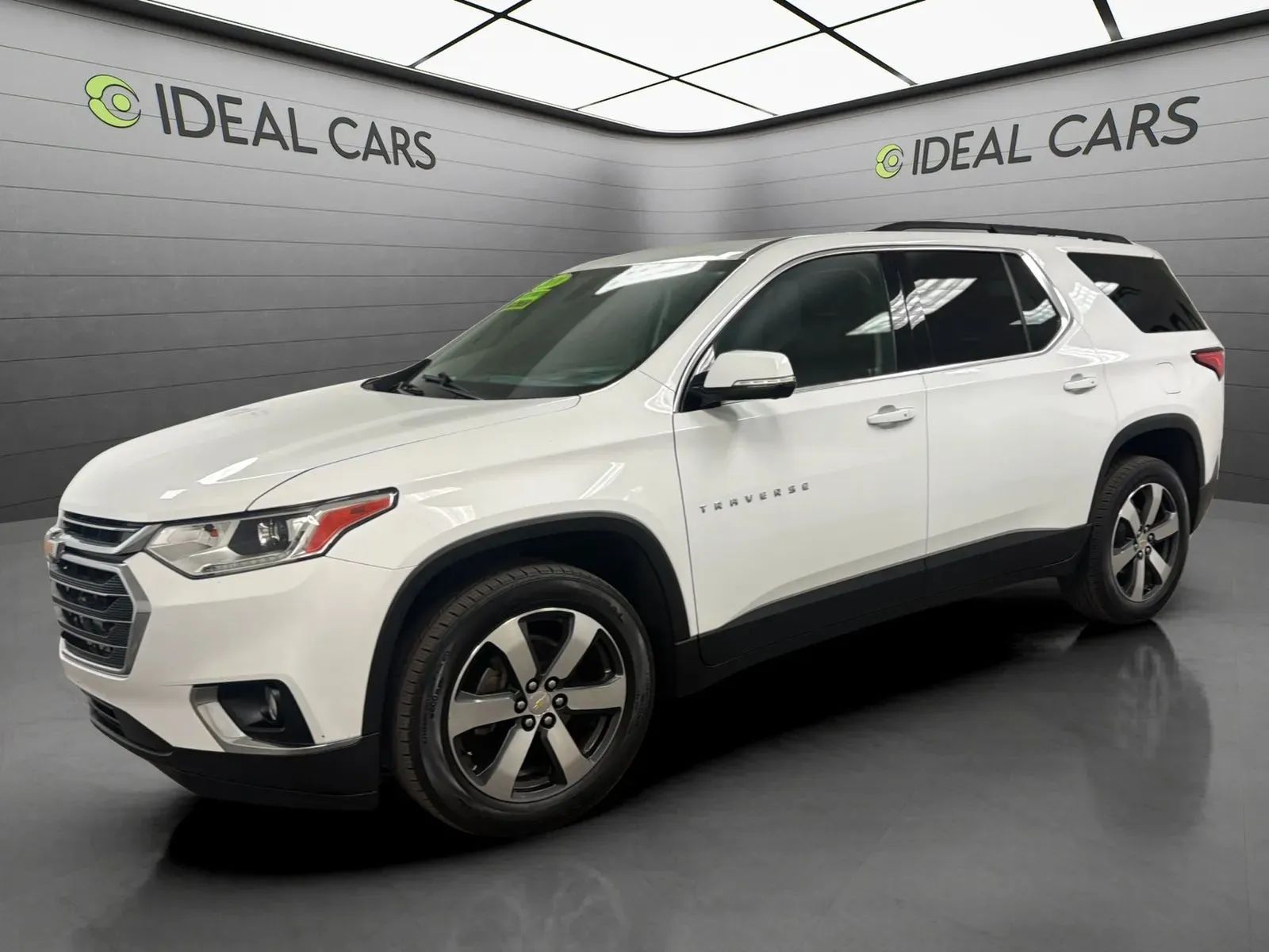 White 2020 Chevrolet Traverse SUV / Crossover Front-Wheel Drive 9-Speed Automatic