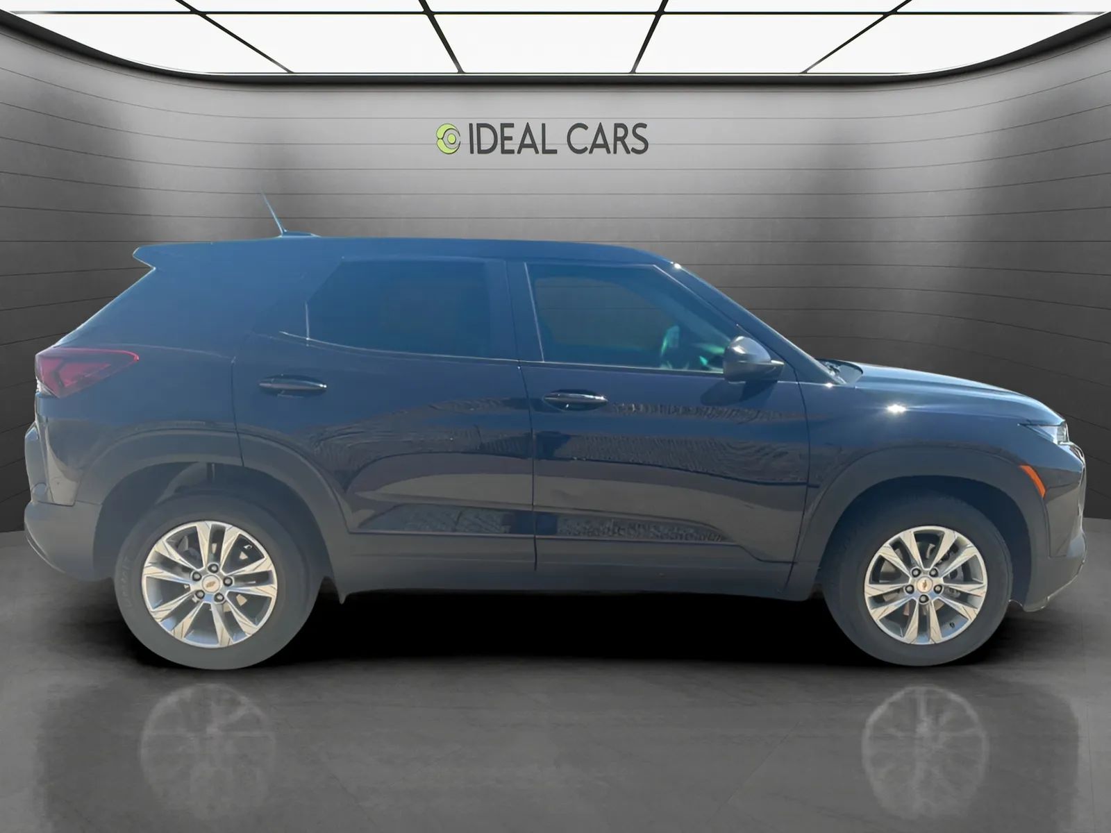 View vehicle photo 4