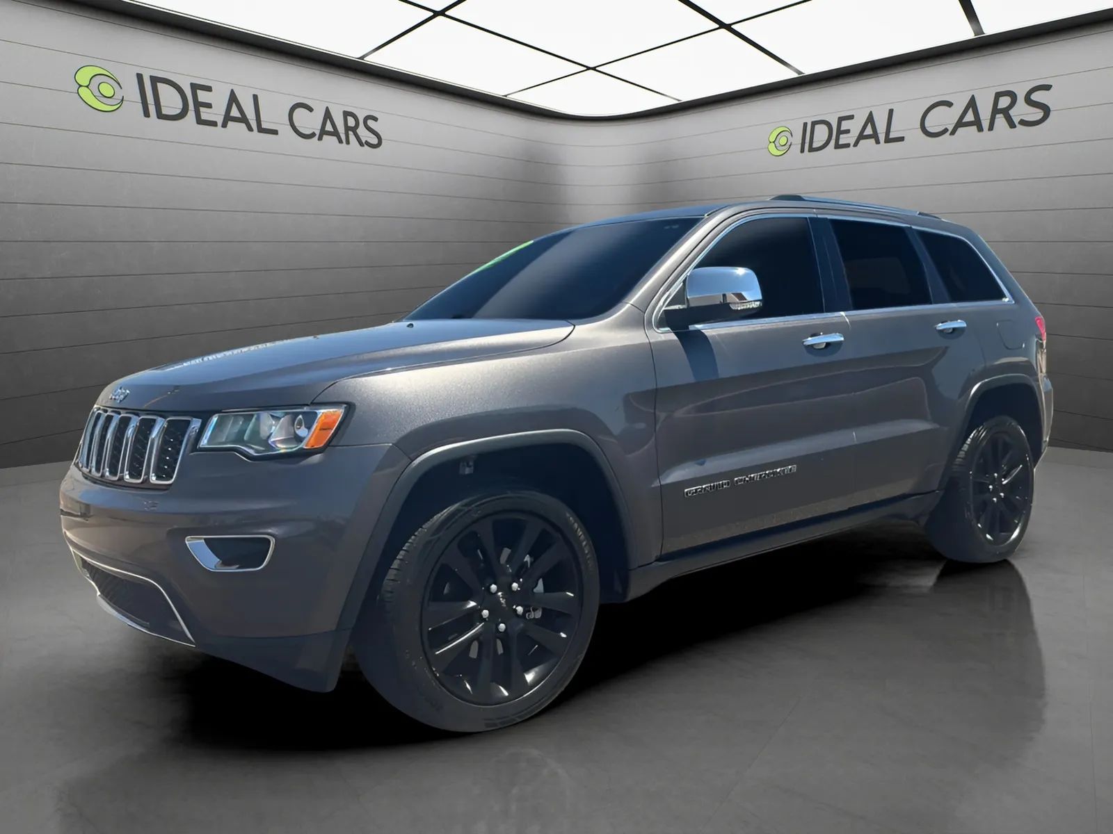 Gray 2017 Jeep Grand Cherokee SUV / Crossover 4X2