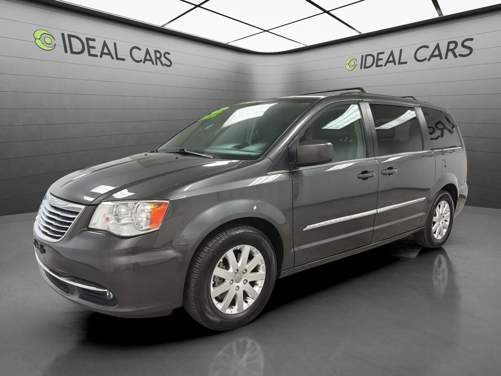 Gray 2016 Chrysler Town & Country Minivan Front-Wheel Drive Automatic