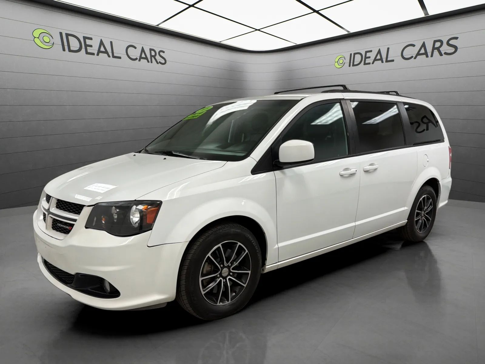 White 2019 Dodge Grand Caravan Minivan Front-Wheel Drive Automatic