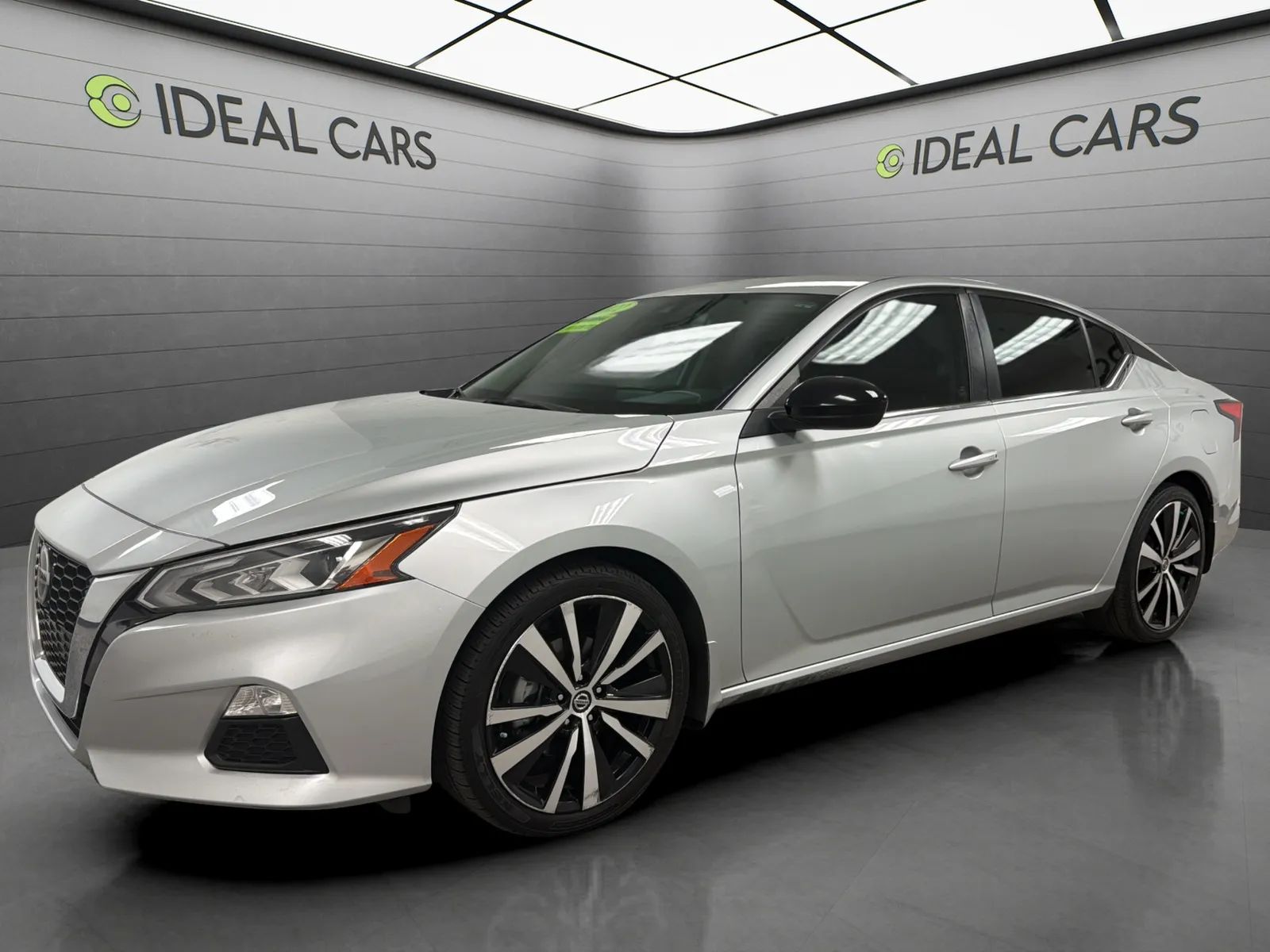 Silver 2022 Nissan Altima Sedan Front-Wheel Drive Automatic