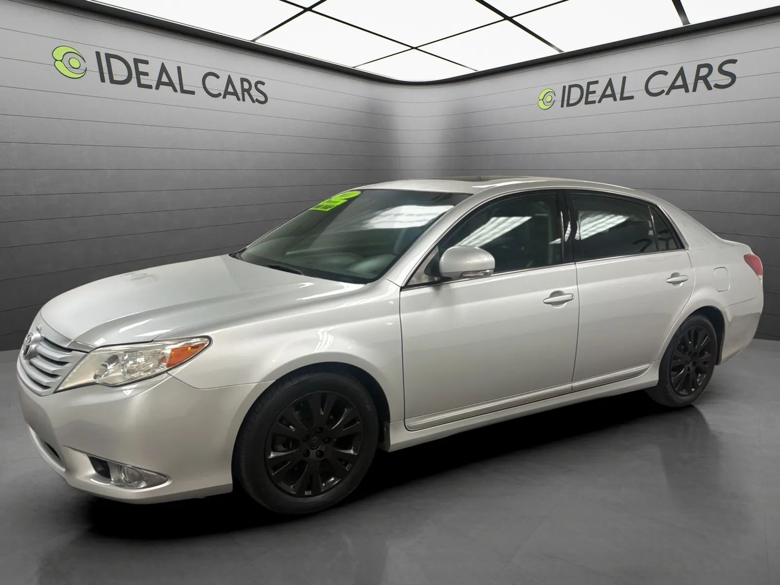 Silver 2011 Toyota Avalon Sedan Front-Wheel Drive 6-Speed Automatic