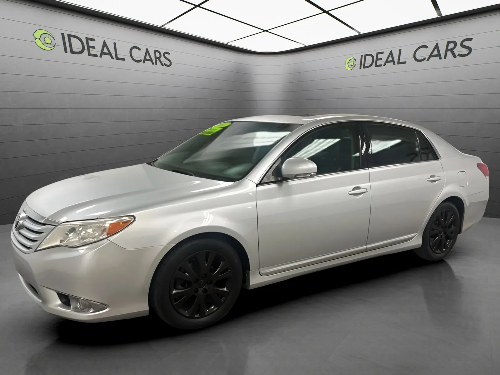Silver 2011 Toyota Avalon Sedan Front-Wheel Drive 6-Speed Automatic