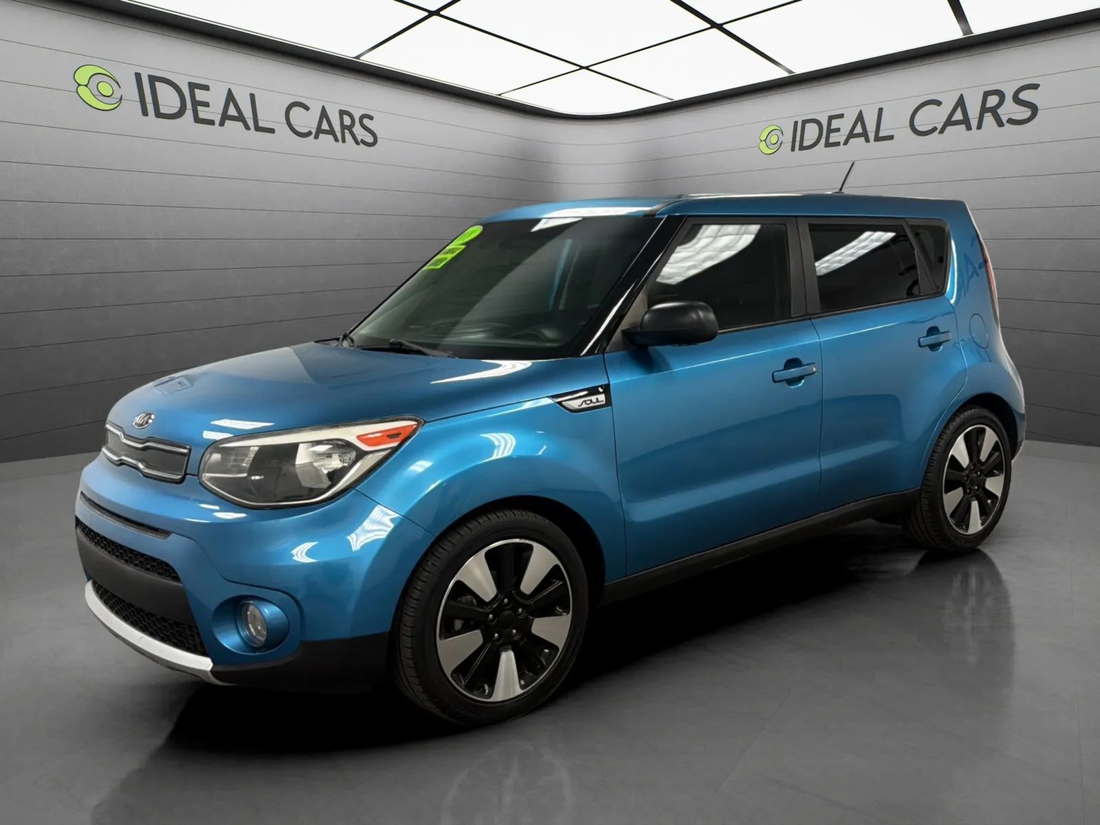 Blue 2018 Kia Soul Wagon Front-Wheel Drive 6-Speed Automatic