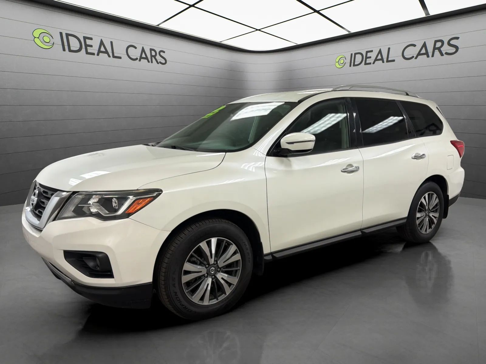 White 2017 Nissan Pathfinder SUV / Crossover Four-Wheel Drive Continuously Variable Transmission