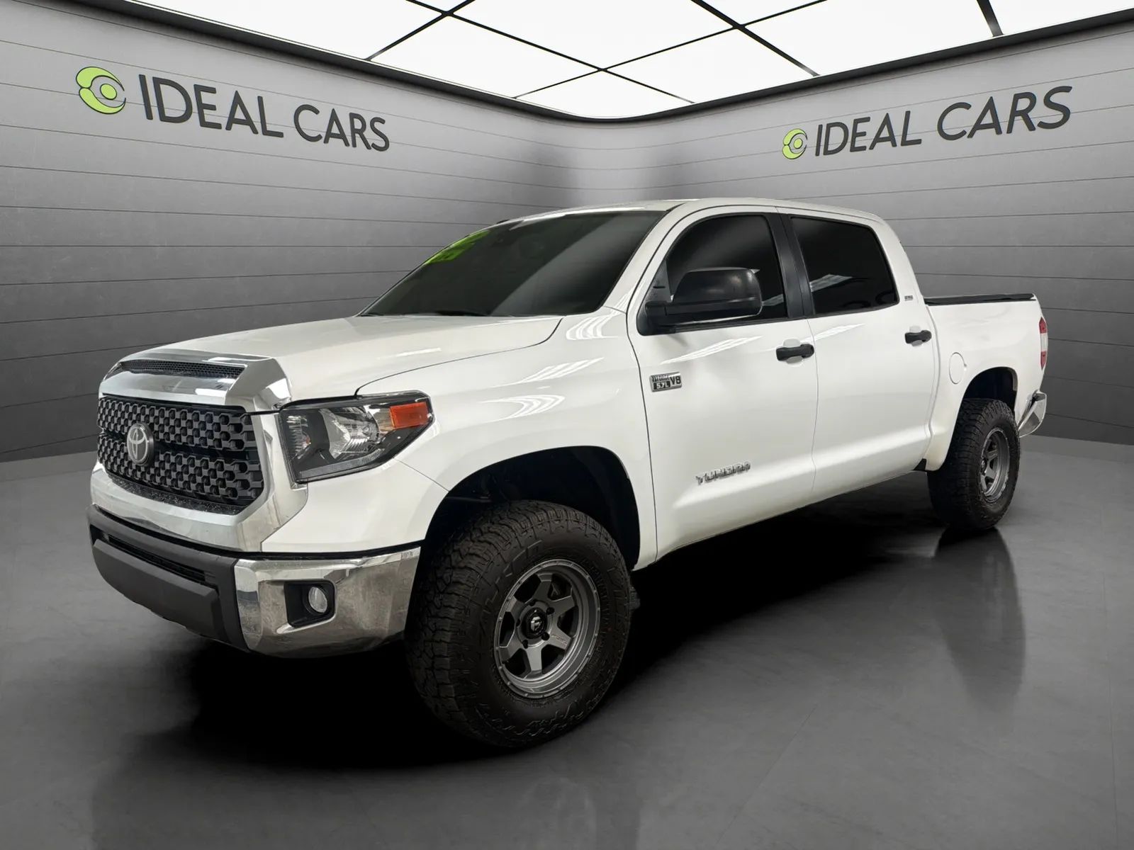 White 2018 Toyota Tundra Pickup Truck Four-Wheel Drive 6-Speed Automatic