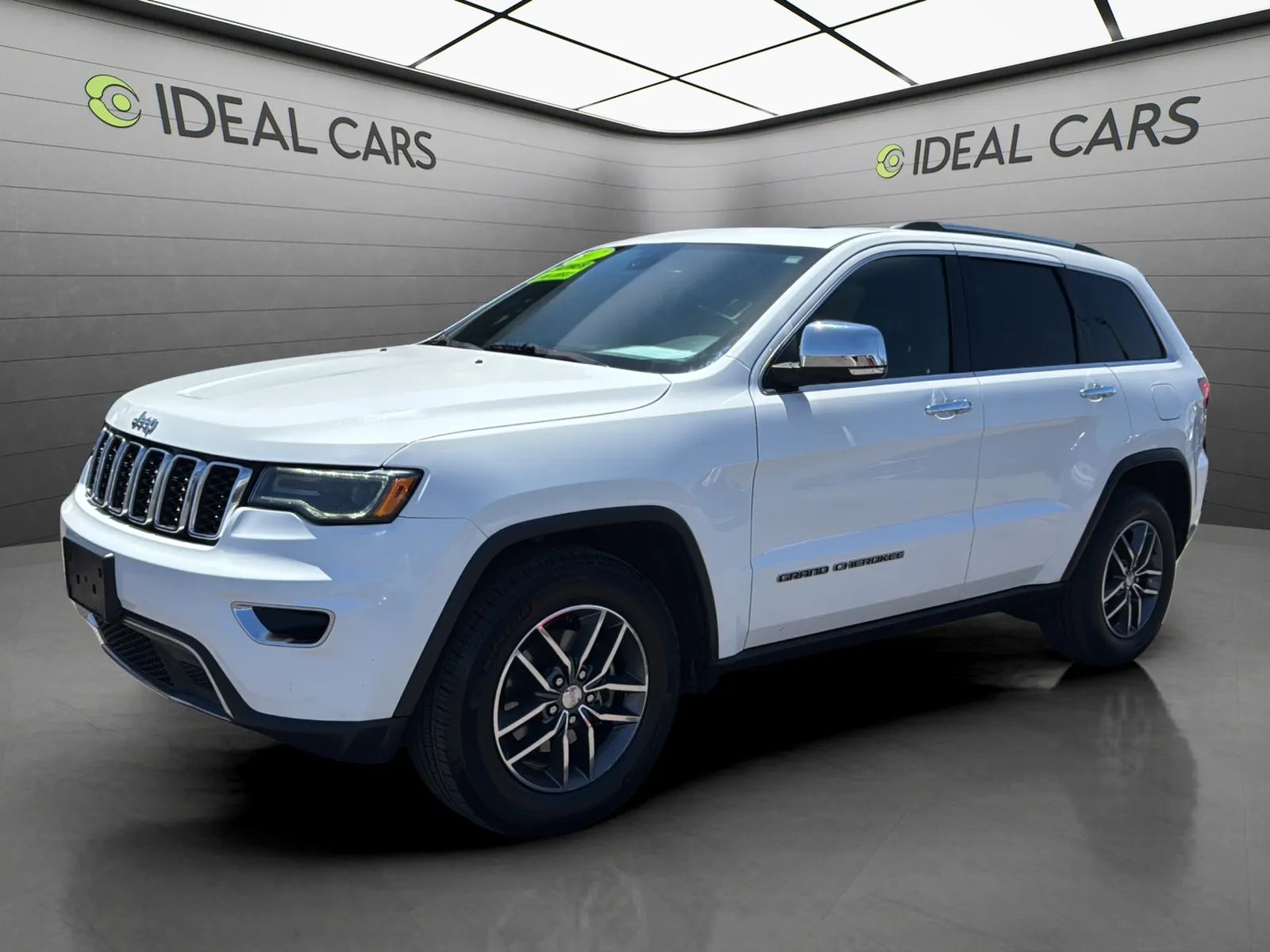 White 2017 Jeep Grand Cherokee Limited SUV / Crossover 4X2