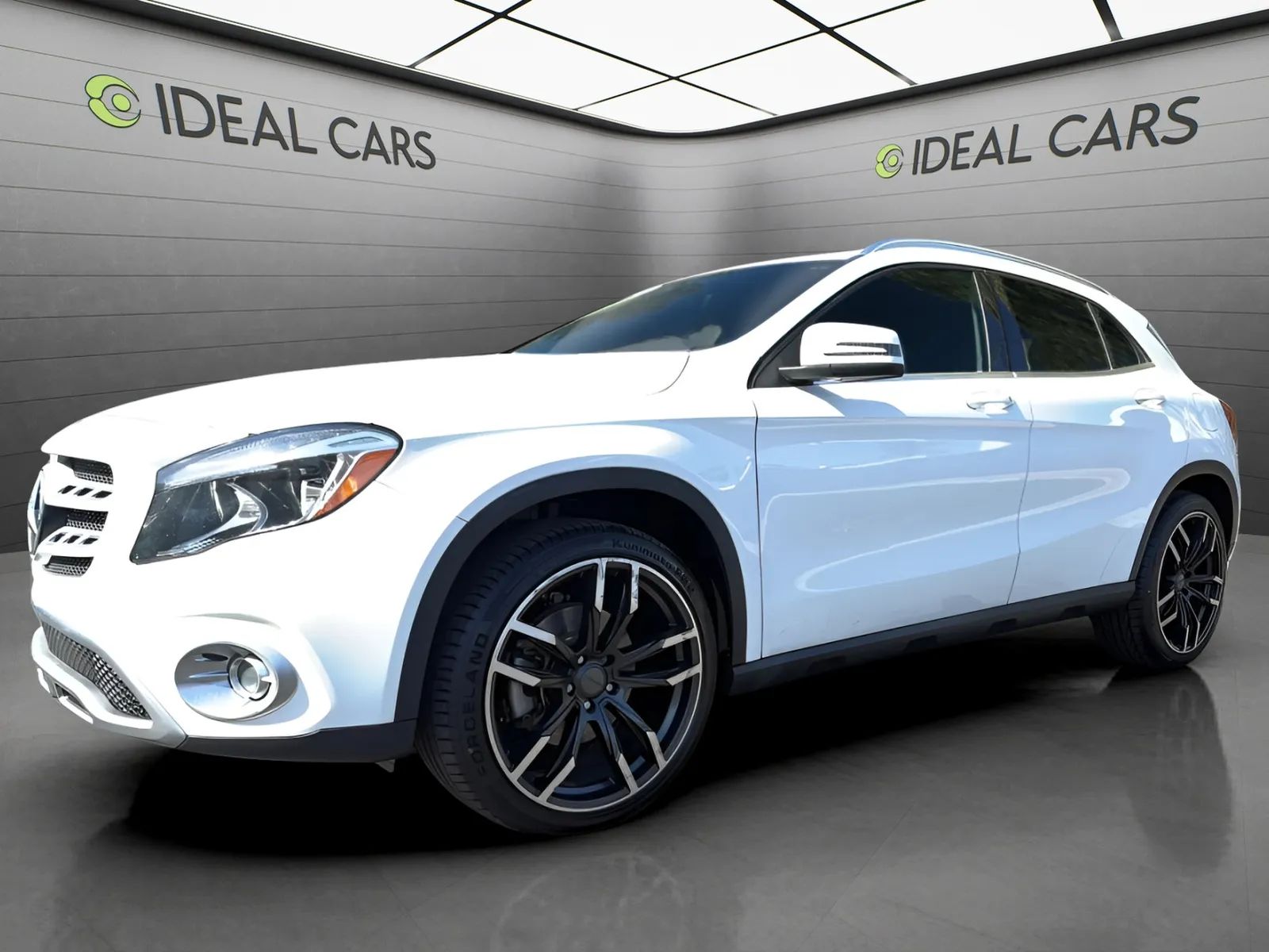 White 2018 Mercedes-Benz GLA SUV / Crossover Front-Wheel Drive 