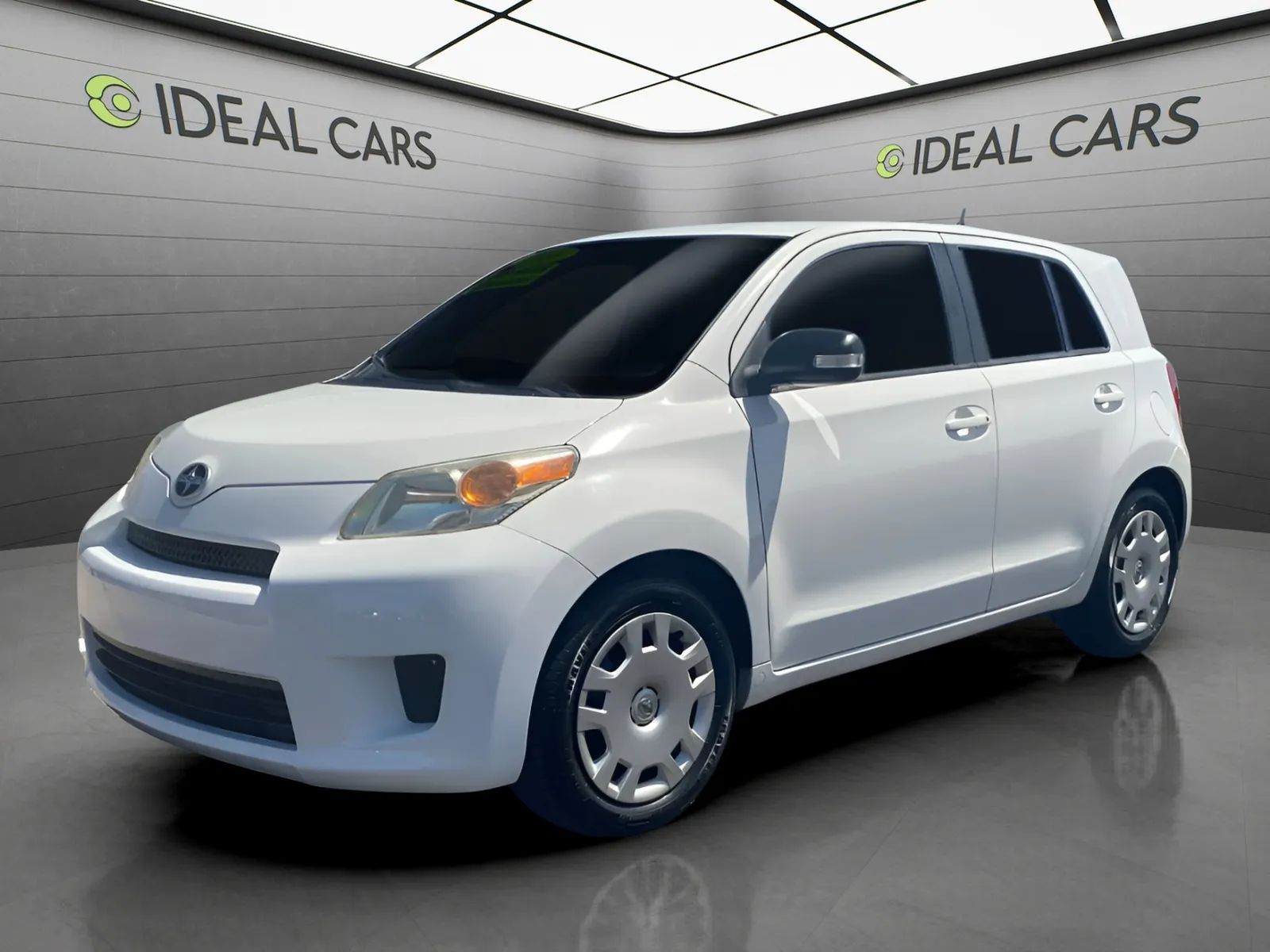 White 2008 Scion xD Base Hatchback Front-Wheel Drive