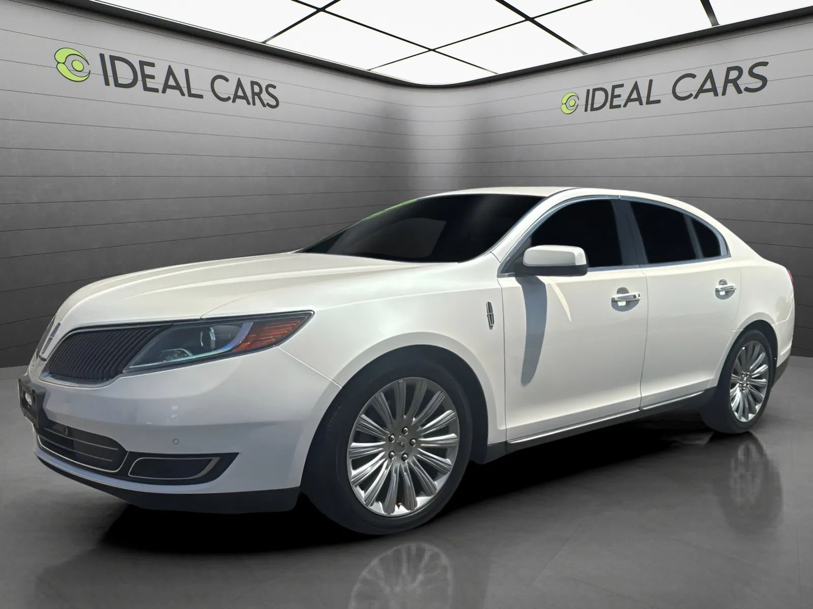 White 2014 Lincoln MKS Sedan Sedan Front-Wheel Drive