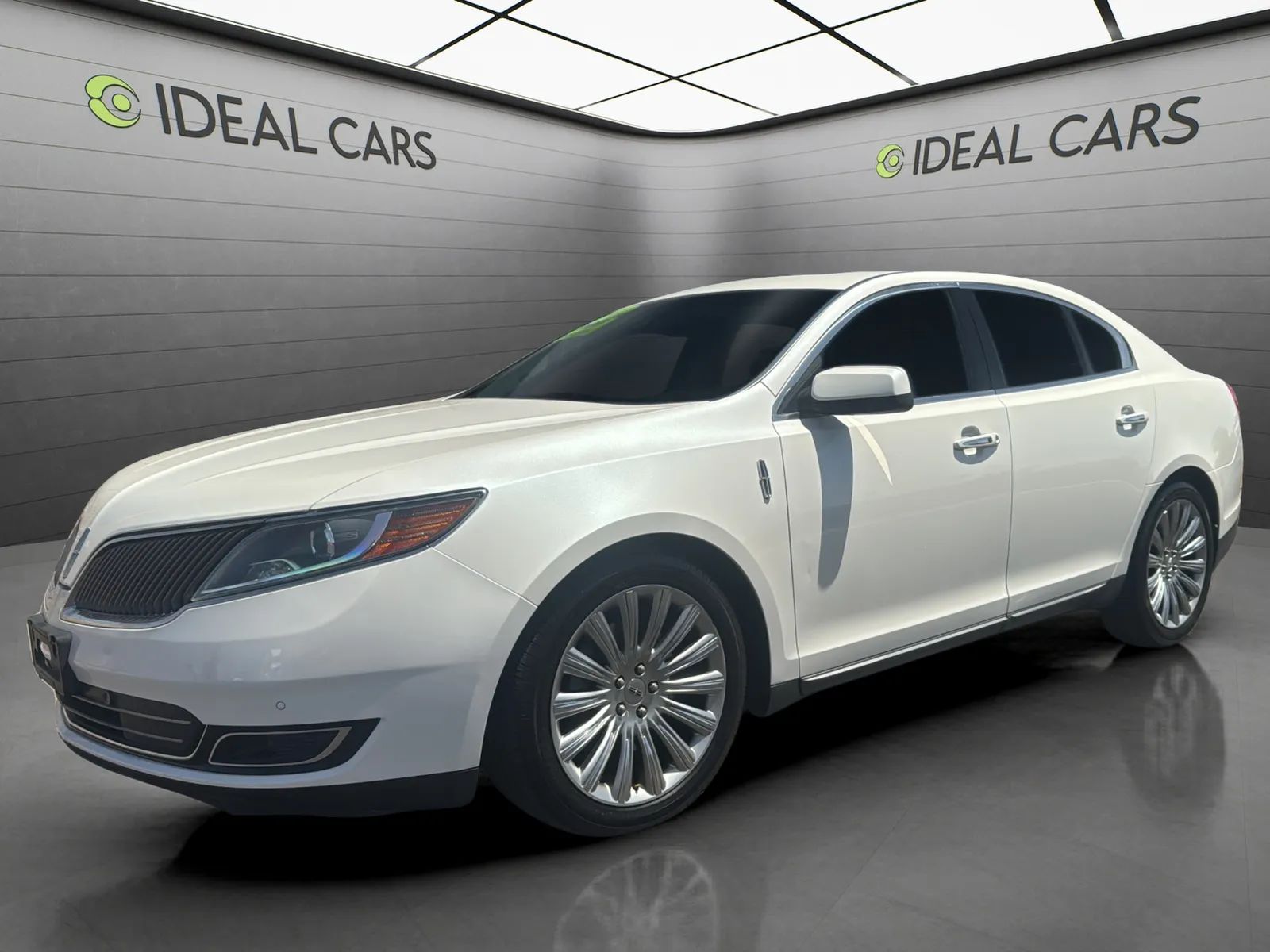 White 2014 Lincoln MKS Sedan Sedan Front-Wheel Drive