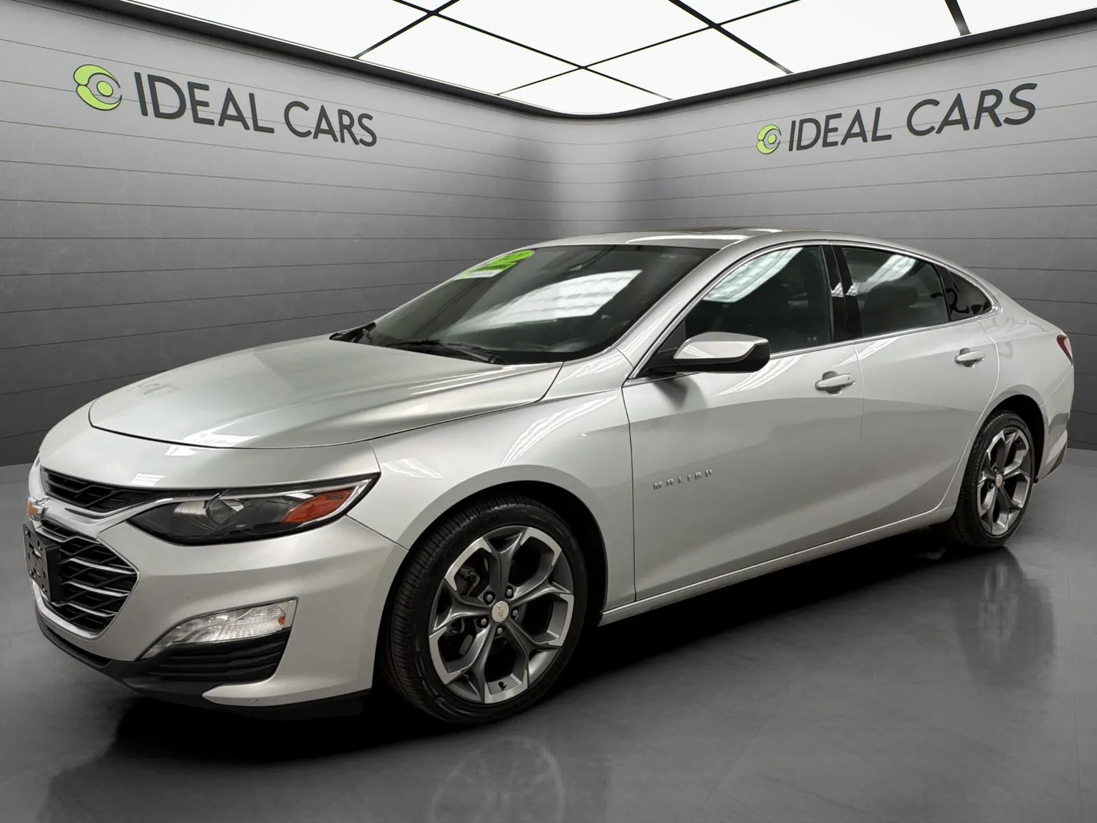 Silver 2021 Chevrolet Malibu Sedan Front-Wheel Drive Automatic