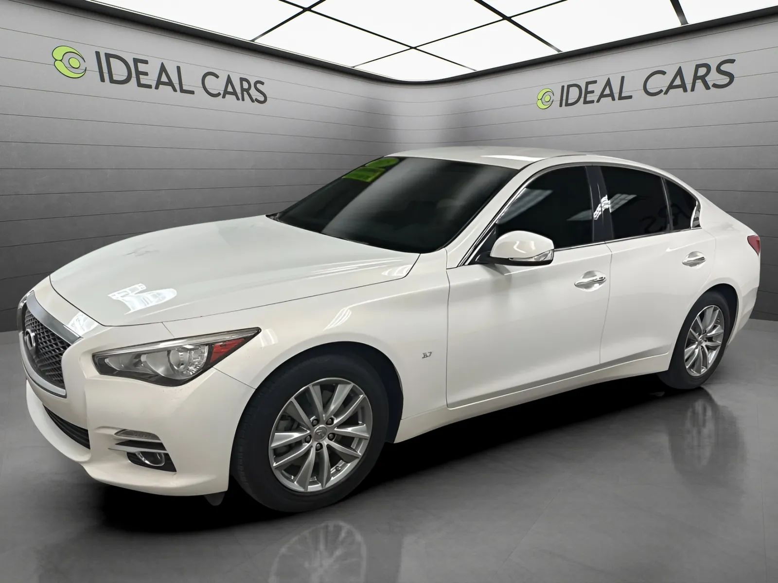 White 2015 INFINITI Q50 Sedan Rear-Wheel Drive Automatic