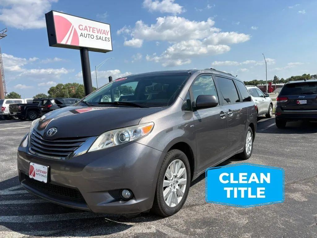 2017 Toyota Sienna XLE Premium 7-Passenger AWD