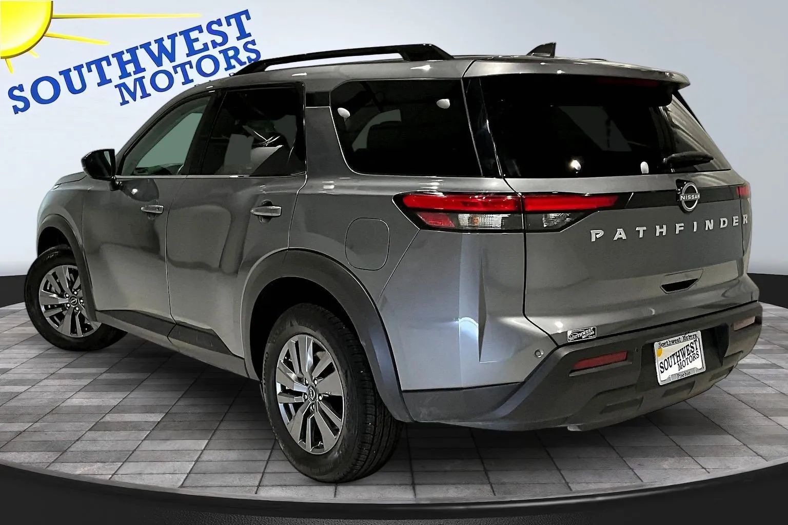 View vehicle photo 5