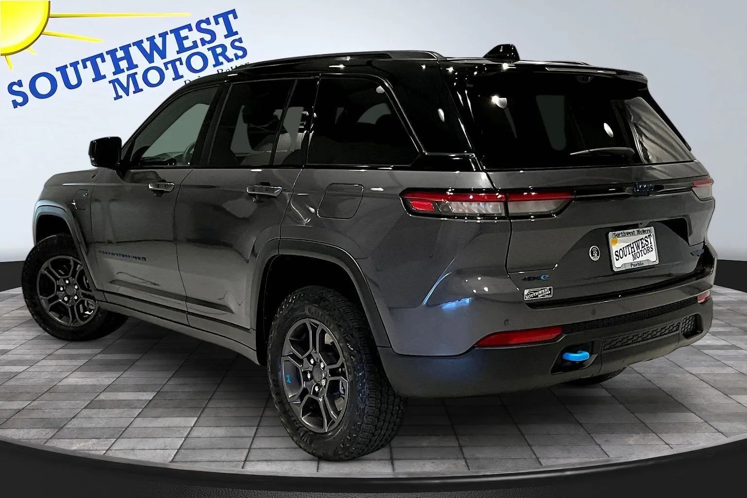 View vehicle photo 5