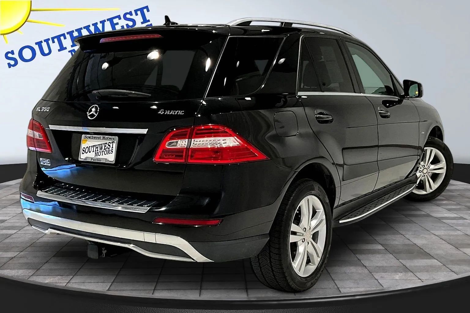 View vehicle photo 7