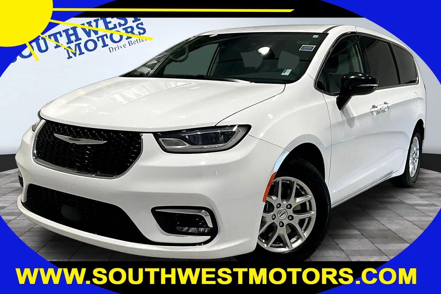 White 2024 Chrysler Pacifica Minivan Front-Wheel Drive 9-Speed Automatic Overdrive