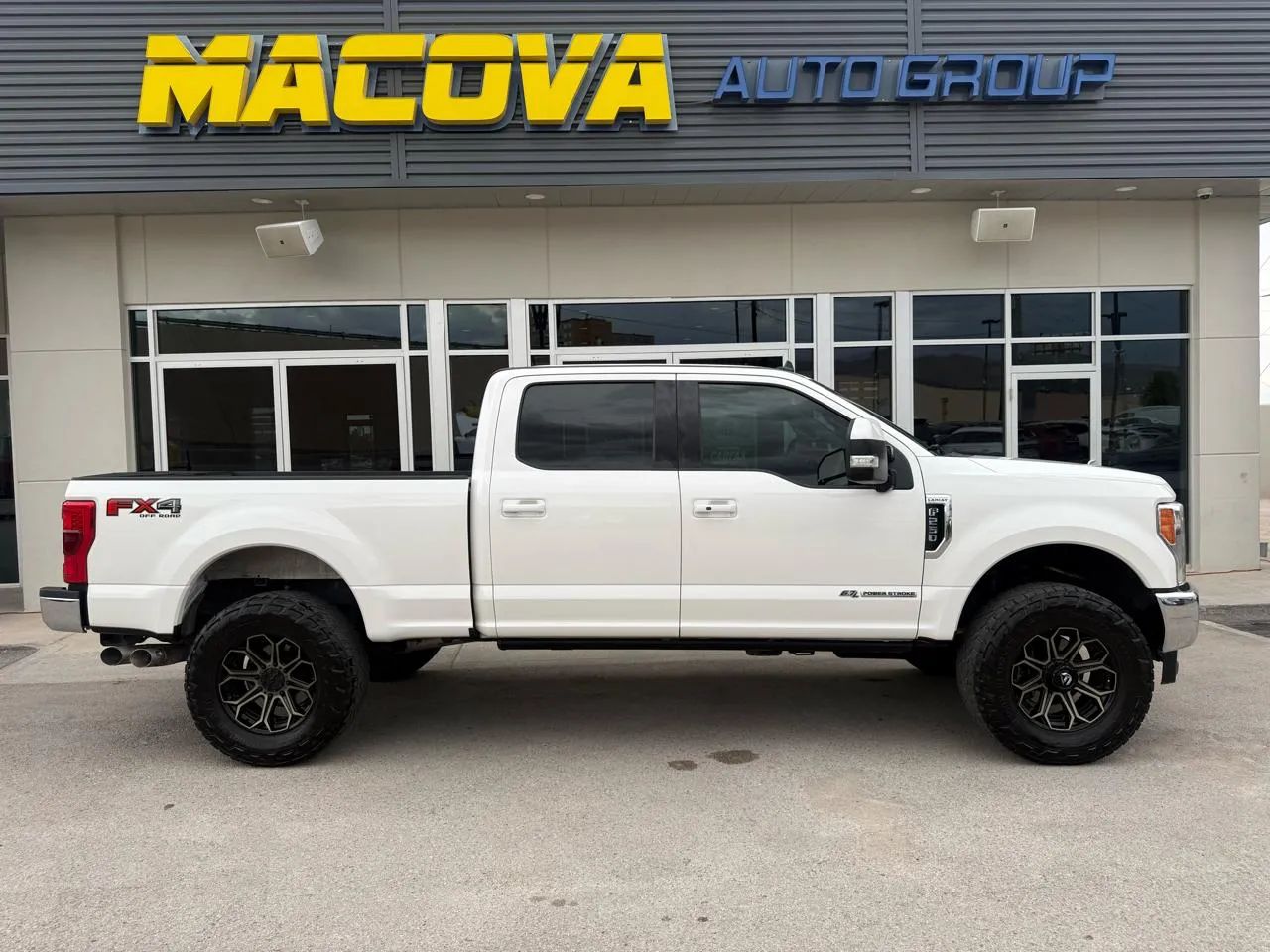 White 2019 Ford F-250 Super Duty Pickup Truck Four-Wheel Drive 6-Speed Automatic