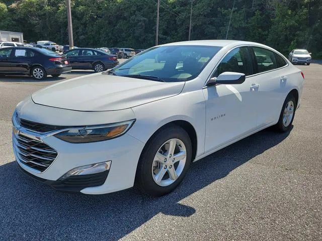 White 2024 Chevrolet Malibu LT with 1LT FWD Sedan Front-Wheel Drive Continuously Variable Transmission