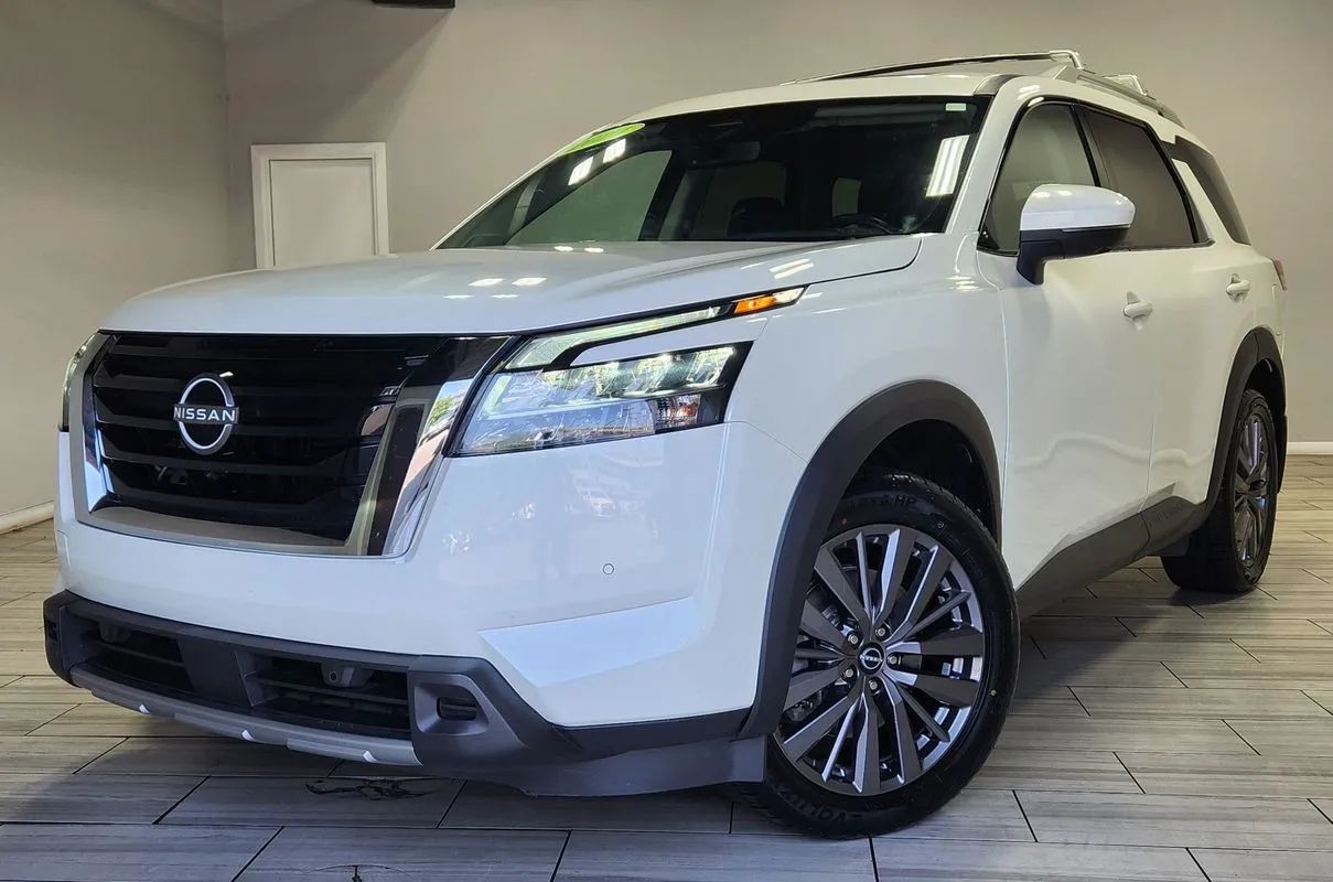 White 2024 Nissan Pathfinder SUV / Crossover All-Wheel Drive 9-Speed Automatic