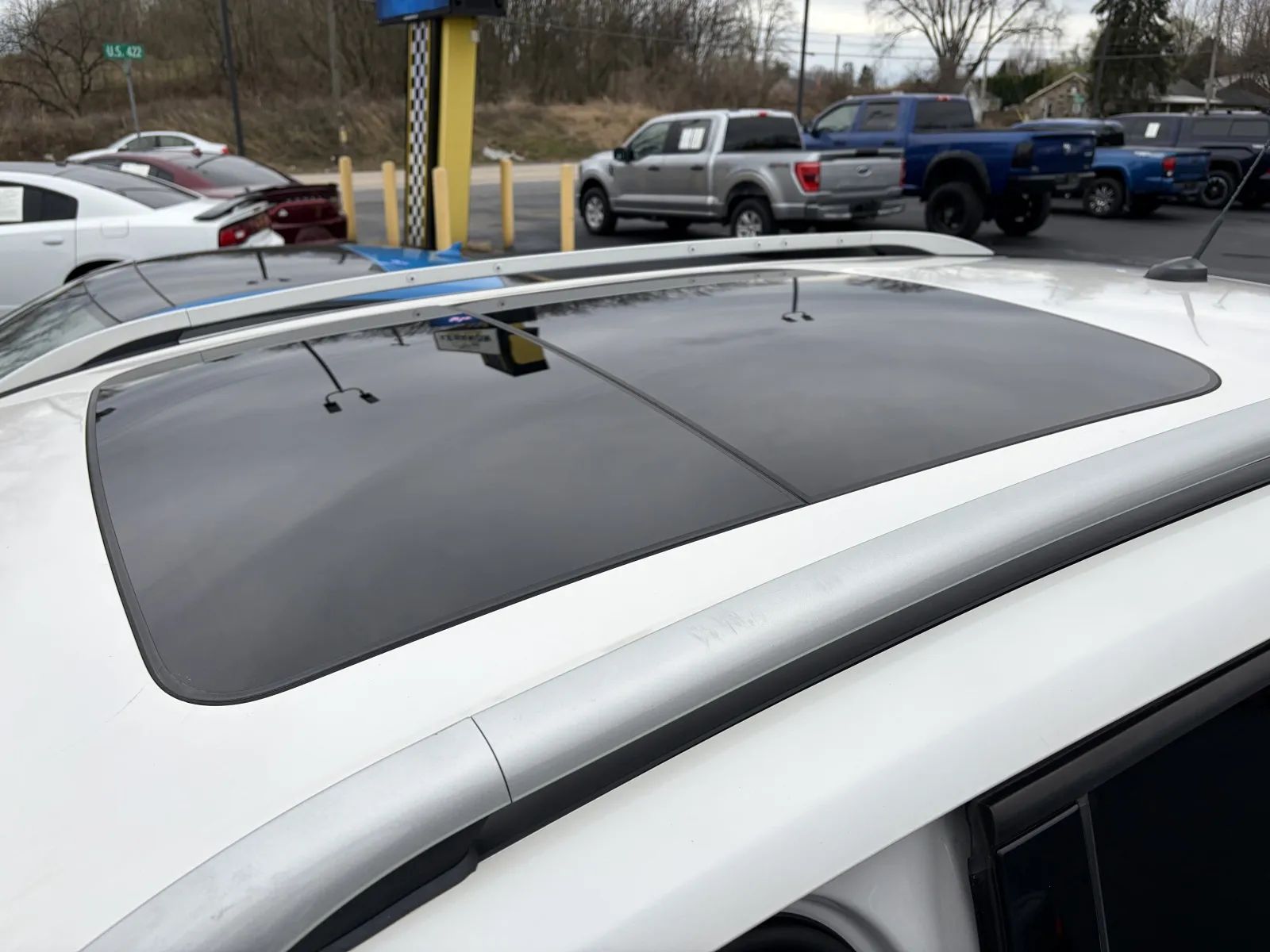 View vehicle photo 7