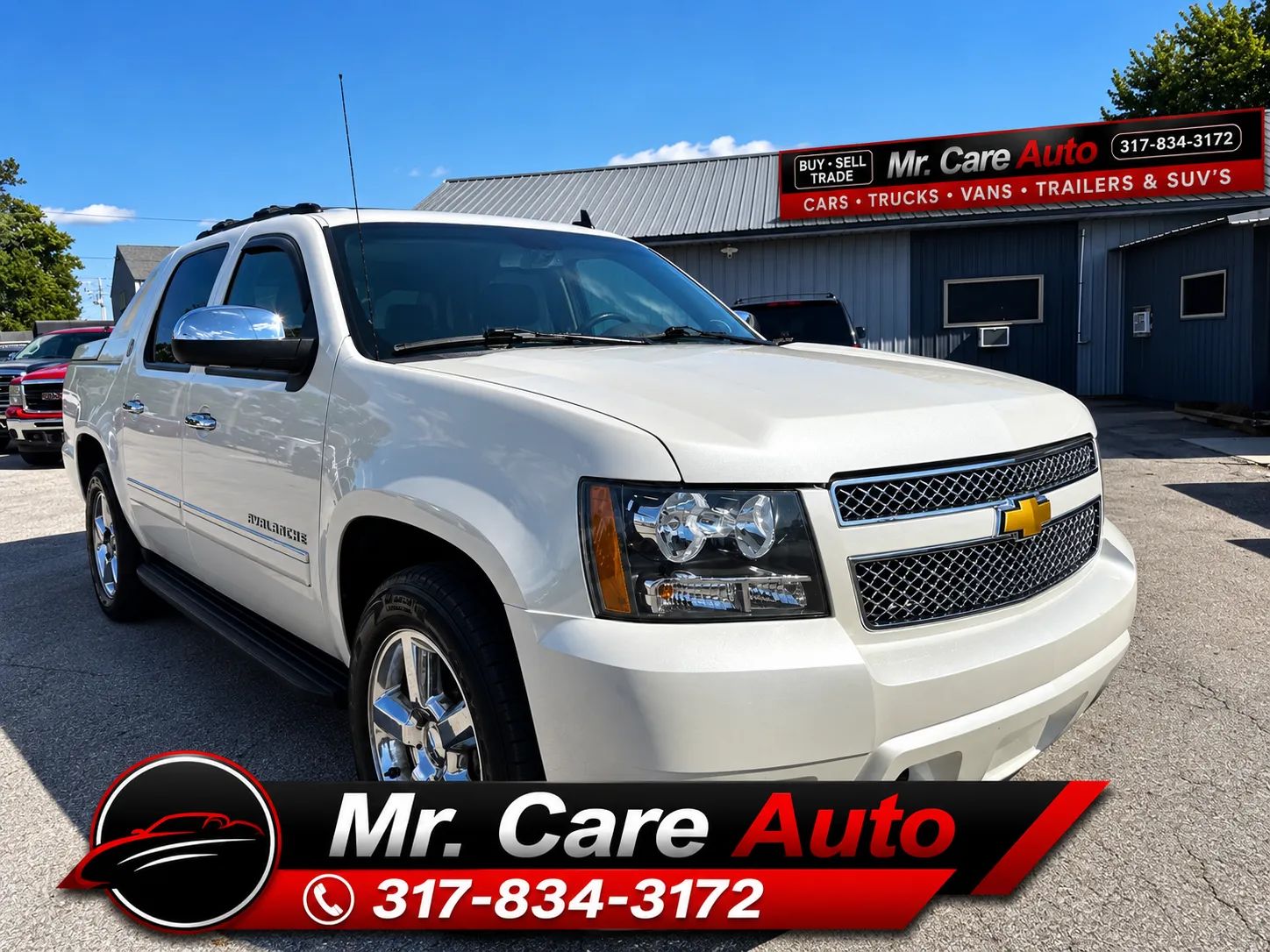 White 2013 Chevrolet Avalanche Pickup Truck Four-Wheel Drive Automatic