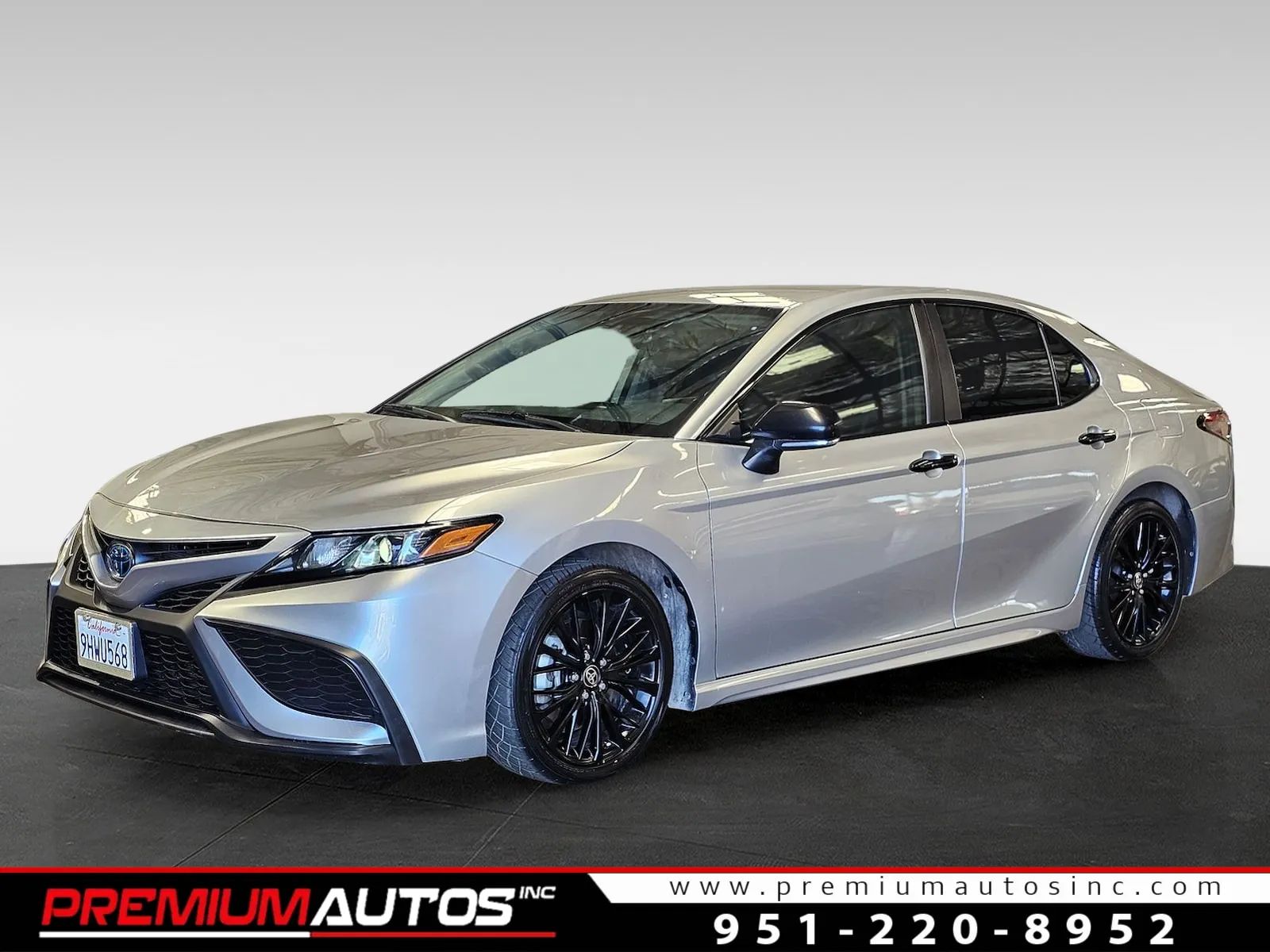 2022 Toyota Camry Hybrid SE